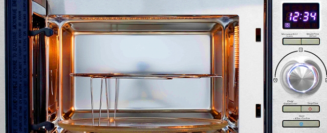 Il forno a microonde: vantaggi e savantaggi, tipologia di cottura, i reali rischi per la salute