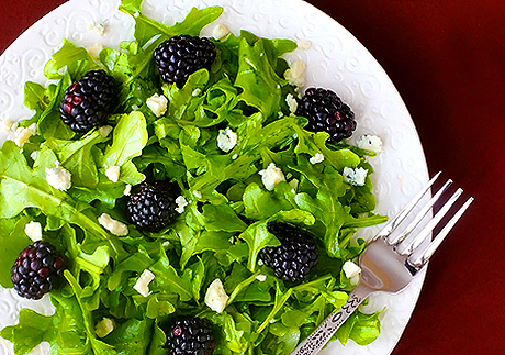 Le proprietà nutritive, i benefici per la salute e gli usi in cucina della rucola