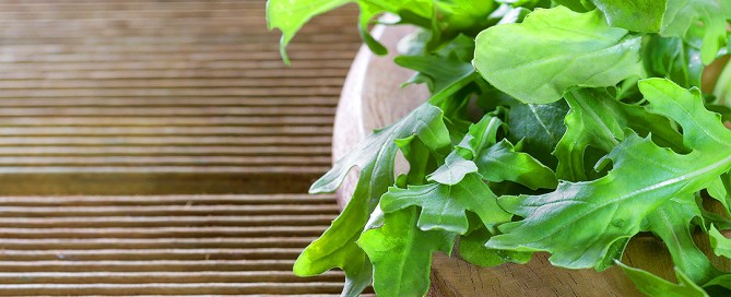 Le proprietà nutritive della rucola, i bnefici per la salute dell'erucina, le controindicazioni
