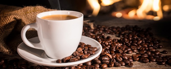 Caffè e caffeina, proprietà, benfici per la salute, controindicazioni: il caffè fa male?