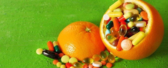 Le interazioni tra cibo e farmaci, i rischi e le controindicazioni