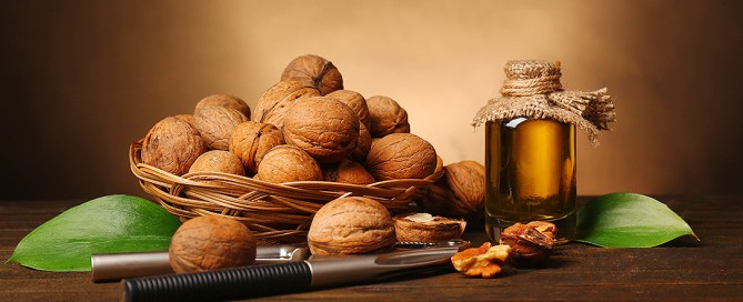 Le proprietà nutritive delle noci, i valori nutrizionali e le calorie, i benefici per la salute, la riduzione del colesterolo, i problemi con le allergie