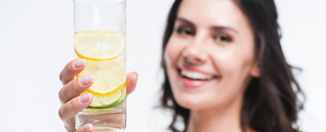 Dieta detox e diete detossificanti, i pericoli e l'inutilità delle diete pop per disintossicare il corpo