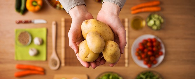 Le proprietà nutiritive della patata, i valori nutrizionali, i benefici e i rischi per la salute, il contenuto di solanina