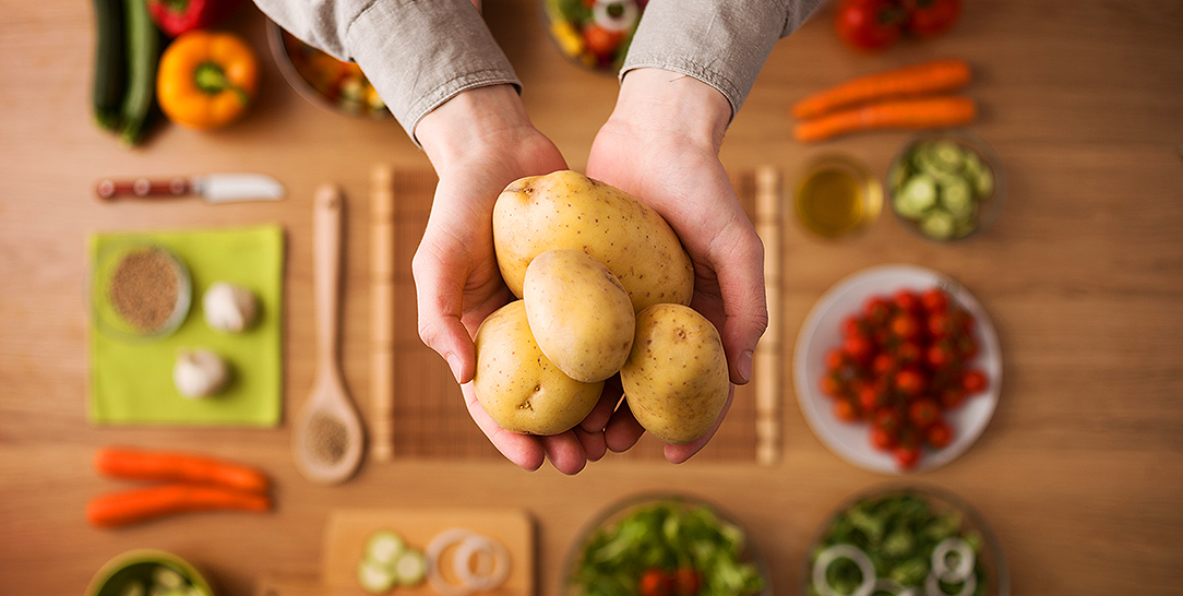 Le proprietà nutiritive della patata, i valori nutrizionali, i benefici e i rischi per la salute, il contenuto di solanina