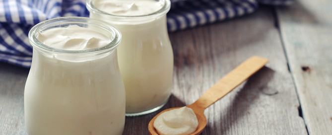 Yogurt e yogurt greco, proprietà nutritive, valori nutrizionali, benefici per la salute