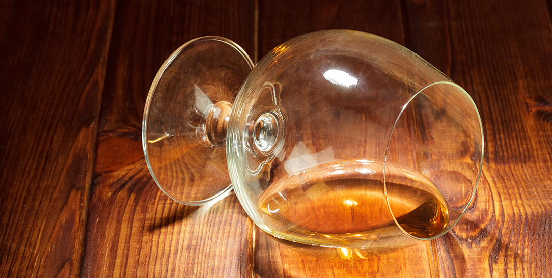 Il legame tra consumo di bevande alcoliche e microbiota intestinale, i problemi per la salute dovuti al consumo di alcol