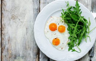 Le uova fanno male? Uova, colesterolo e malattie cardiovascolari nello studio di Zhong et al su JAMA