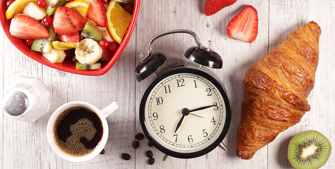 Dieta, esercizio fisico e orologio biologico: crononutrizione e digiuno intermittente